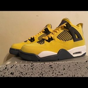 Grade School Jordan Retro 4 “Lightning”